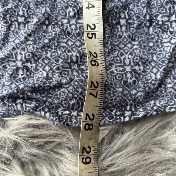 Soft Joie Top Sz M Blue Abstract Print Button Down Shirt Asymmetrical Womens - Picture 8 of 9